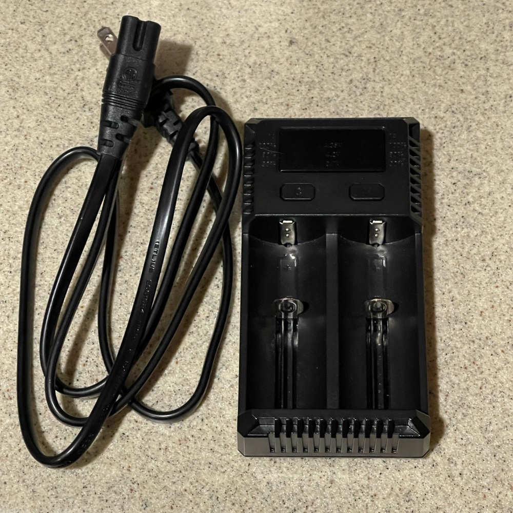 Nitecore 2 X Battery Charger / NEW / OPEN BOX ✨